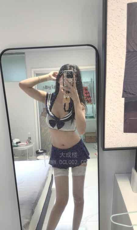 蜀山粉嫩蜜桃妹