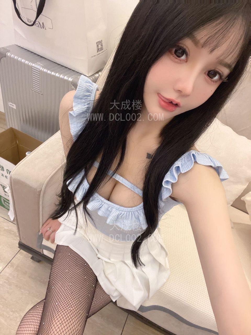 青岛大长腿小骚货直接喷射