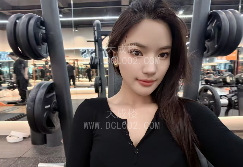 福田一字马私教安妮