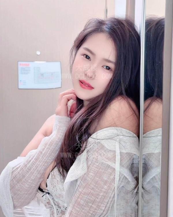 天河性感丰满舌吻小妹子