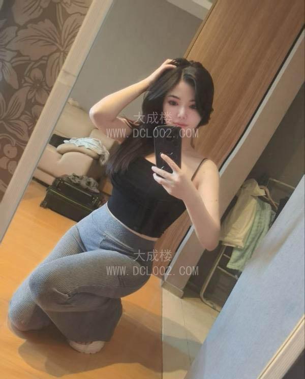 朝阳性感妩媚大胸妹子