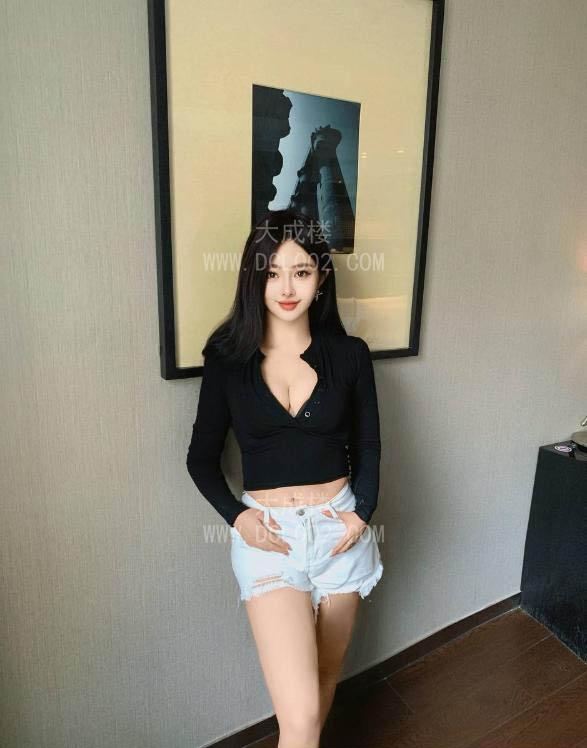 朝阳娇嫩欲滴颜值女友老师