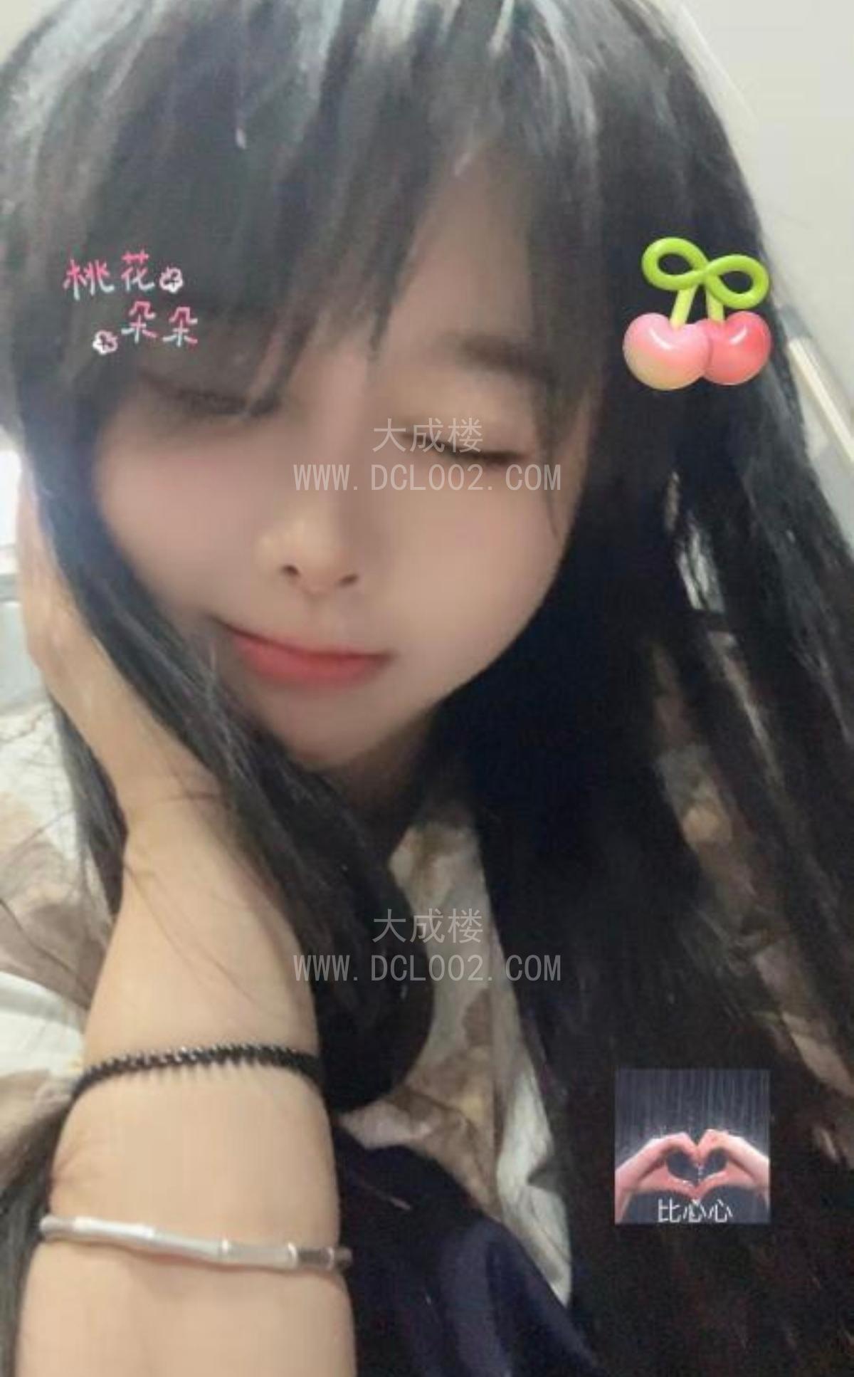 朝阳镜前爆乳S月月