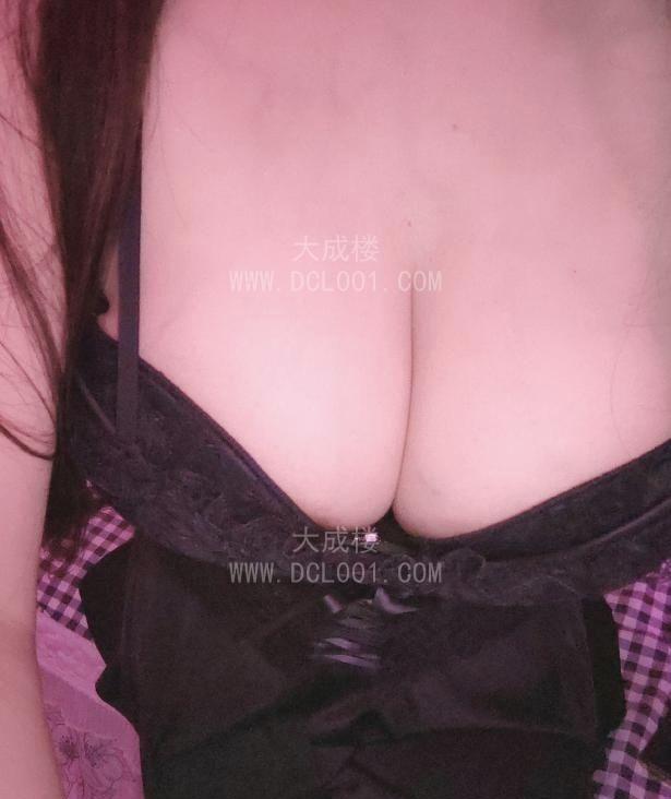 微胖大胸小姐姐