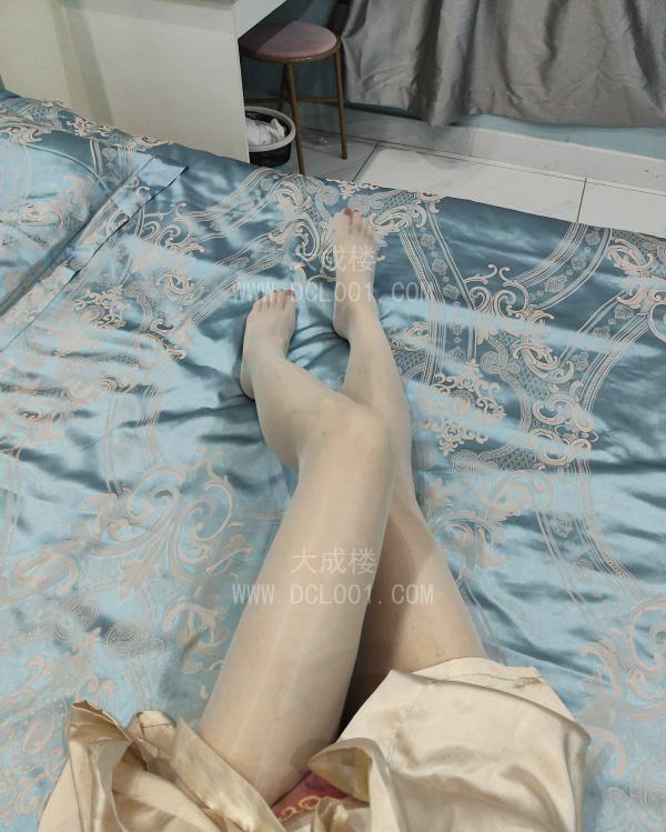 中项长腿小姐姐