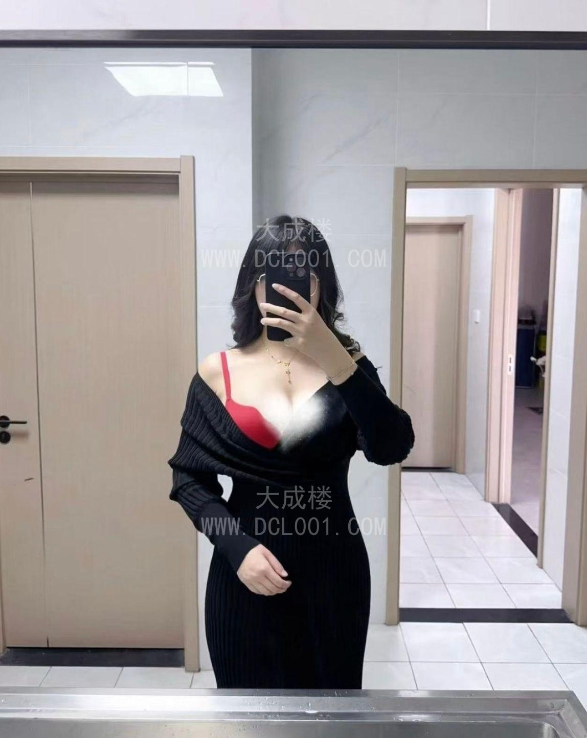 白云火辣够骚爱吃肉棍巨乳