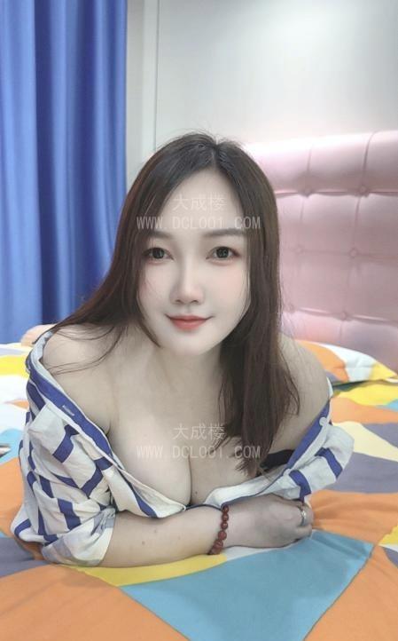白云美乳居家少妇