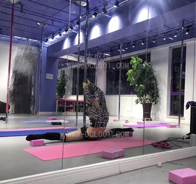 一字马女神蜜桃