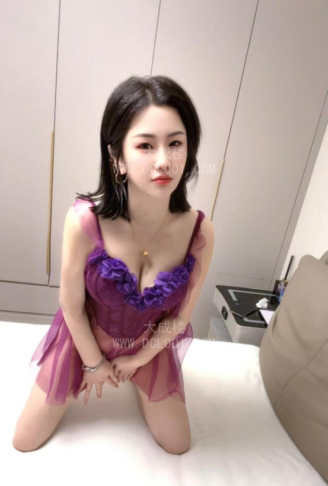 南京南站短发女神笑笑