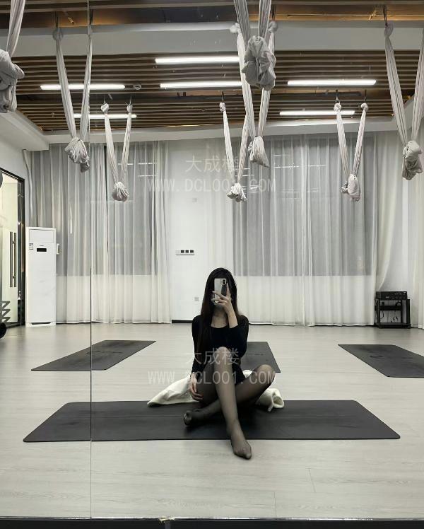 瘦瘦高高漂亮妹子