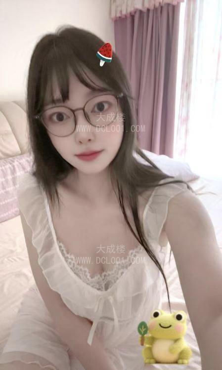 南山温柔大胸眼镜老师