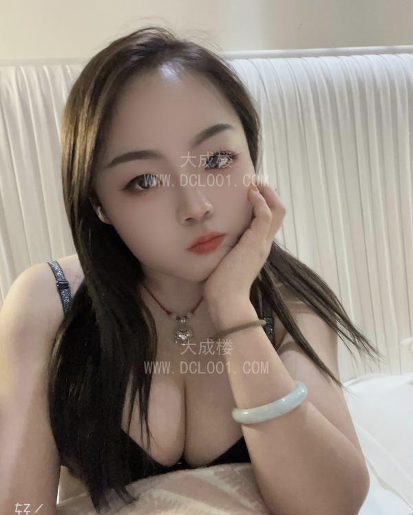 大胸服务控嫩妹